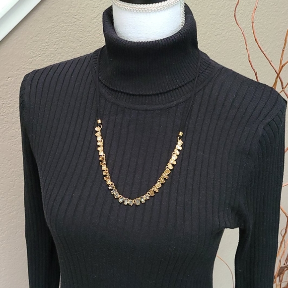 Old Navy turtleneck - Picture 4 of 5